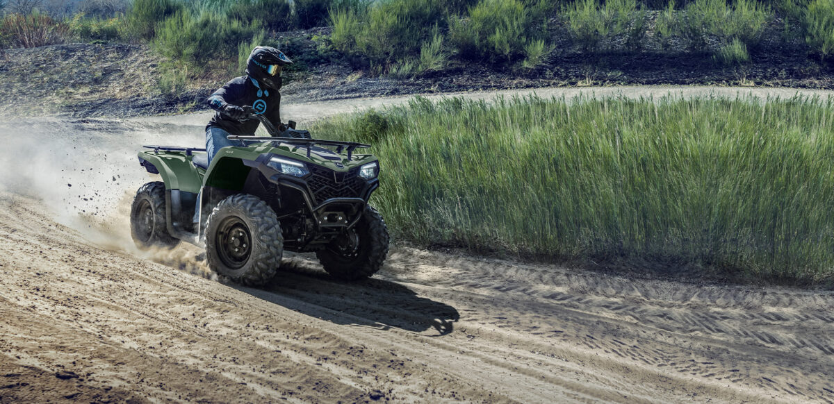 Un quad CFMOTO sur une piste. Essai réalisé par un client du magasin PROPULSION à Païta